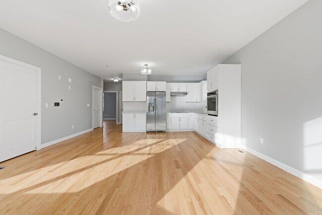 Building Photo - 19 Simon St