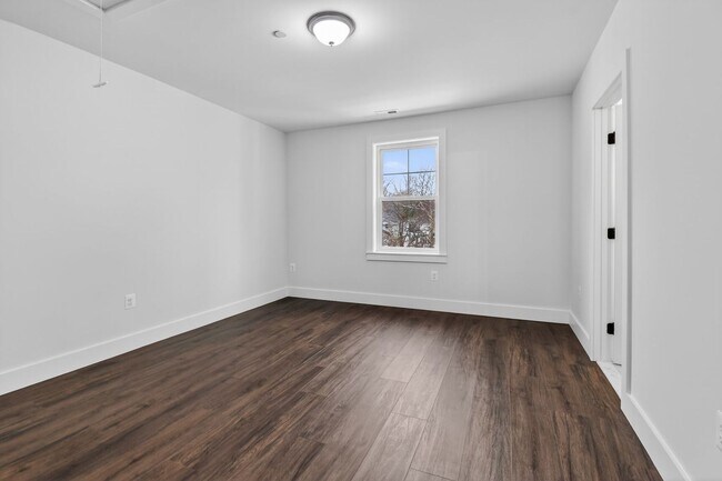 Building Photo - Spacious New Build in Quiet Silver Spring - Available Now