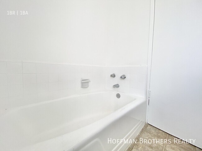 Building Photo - 915 N Spaulding Ave