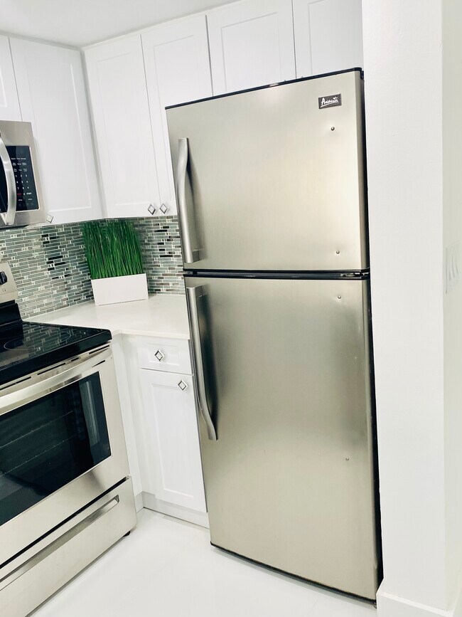 Building Photo - 8615 NW 5th Ter