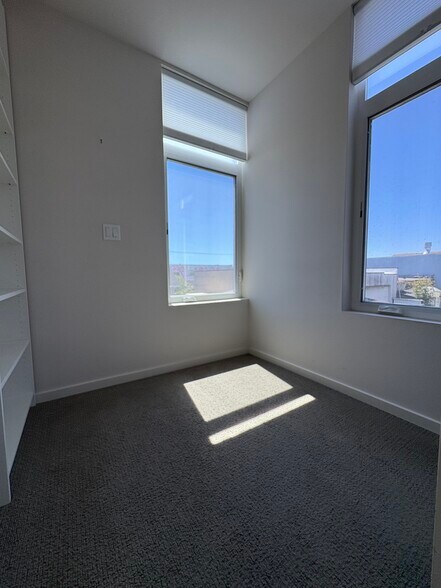 Building Photo - 5013 9th Ave NW
