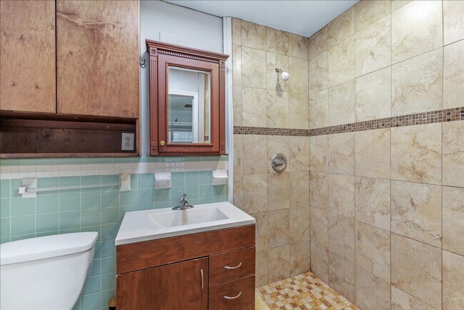 Building Photo - 103 S Chapel Dr