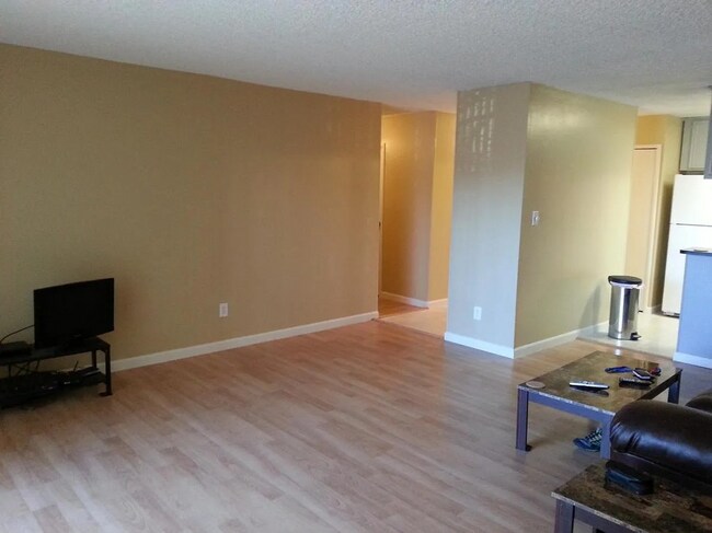 Building Photo - Beautiful 2BR/2BA Condo with Pools, Parkin...