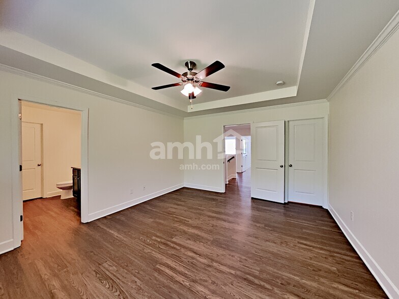 Building Photo - 4300 Longfellow Dr