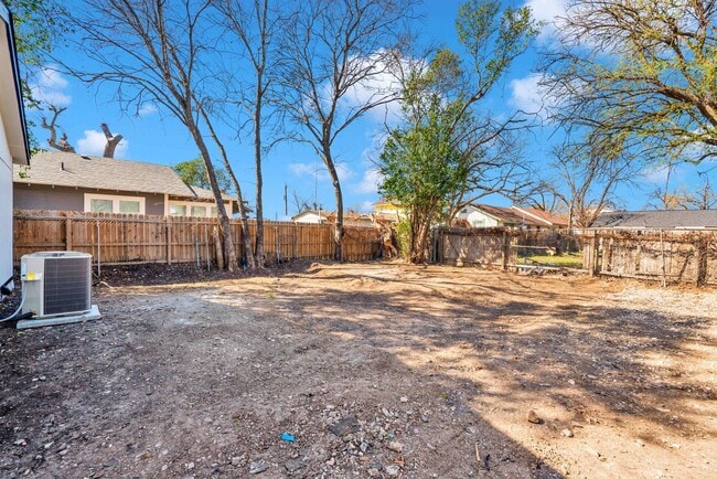 Building Photo - 439 W Lubbock St