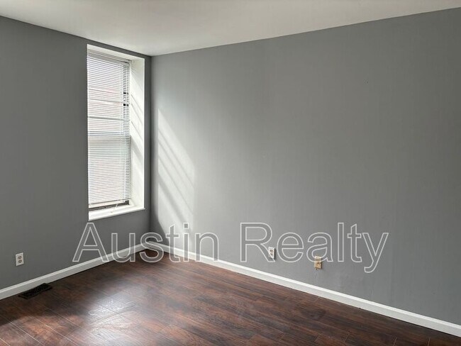 Building Photo - 4390 McPherson Ave