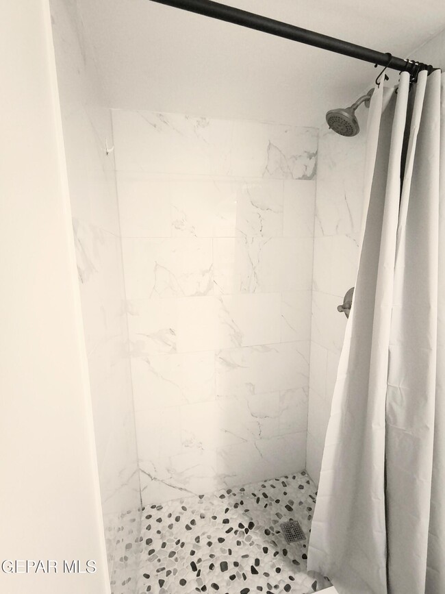 Building Photo - 333 Eubank Ct