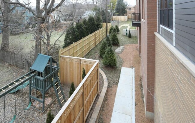 Building Photo - 1465 Underwood Ave