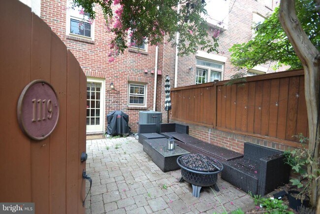 Building Photo - 1119 Michigan Ct