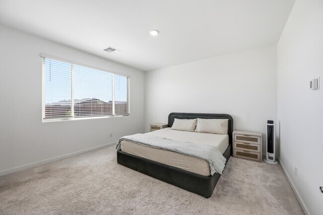 Building Photo - 2053 W Sienna Bouquet Pl