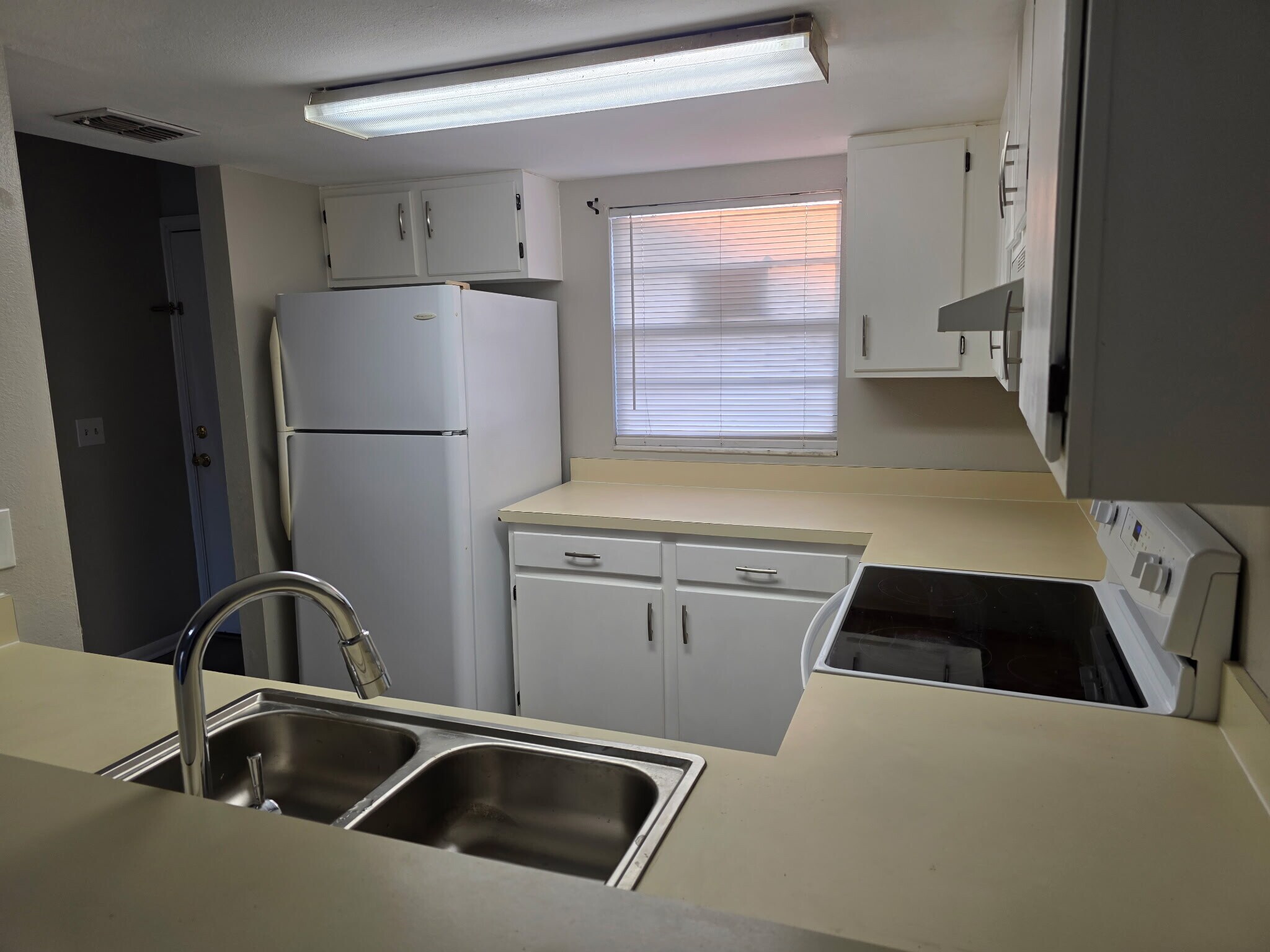 Building Photo - 2031 Pine Chace Ct