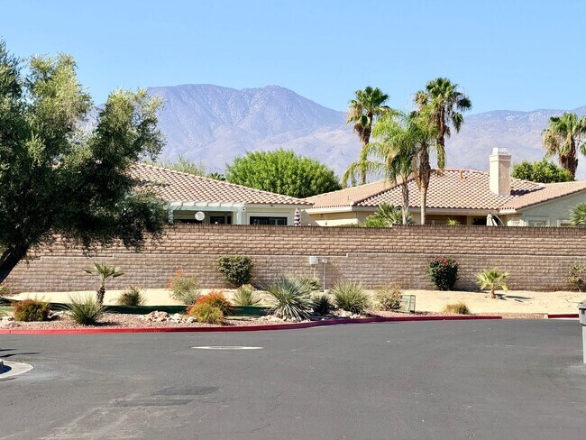 Building Photo - AVAILABLE NOW! BEAUTIFUL 2-Bedroom 2 -bathroom Condo in La Quinta Palms!