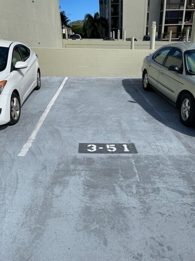 Building Photo - Resort Style Living in Kailua 1BR/1BA/1PKG Windward Passage