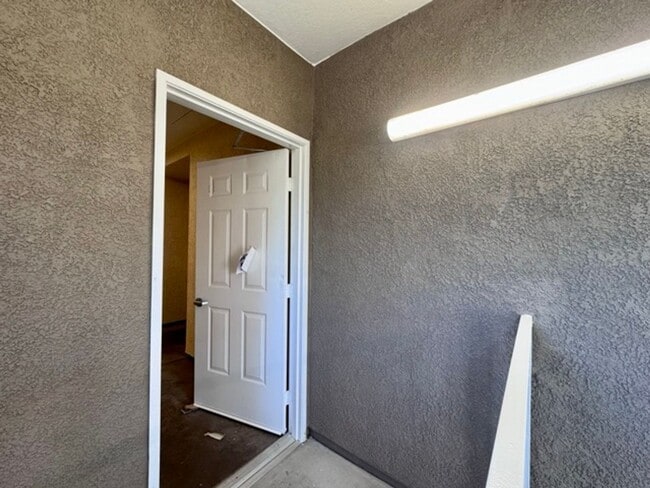 Building Photo - Upgraded 1BD/1BA Condo in Gated Temecula C...