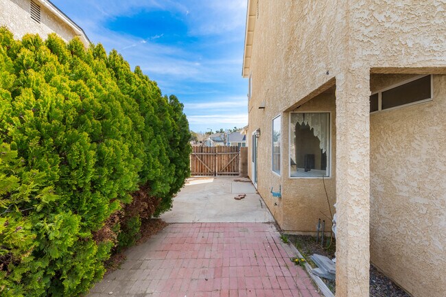 Building Photo - 42851 Lemonwood Dr