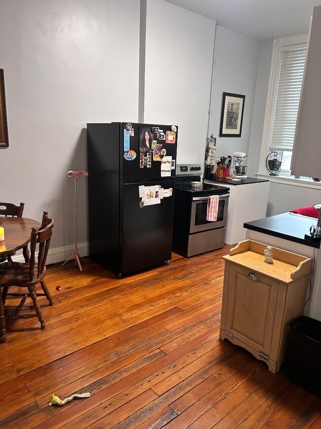 Building Photo - 24 W Court - Unit 3