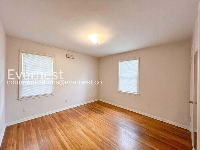Building Photo - 4984 Welchshire Ave