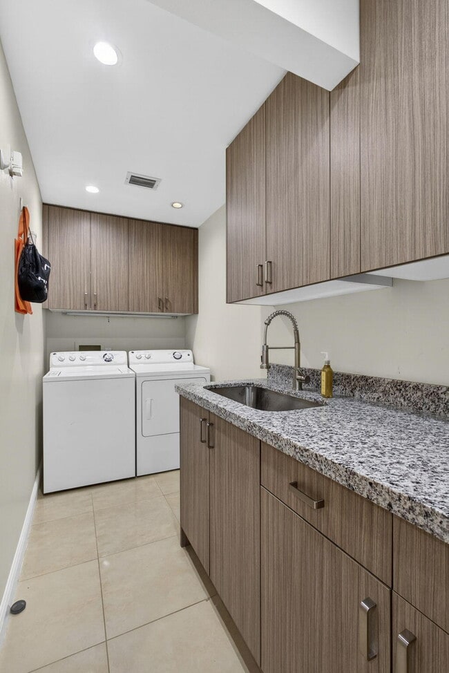 Building Photo - 5463 Sea Biscuit Rd