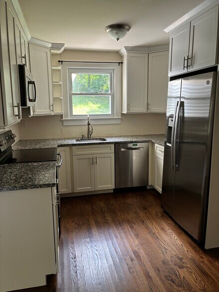 Building Photo - 3685 Gomer St
