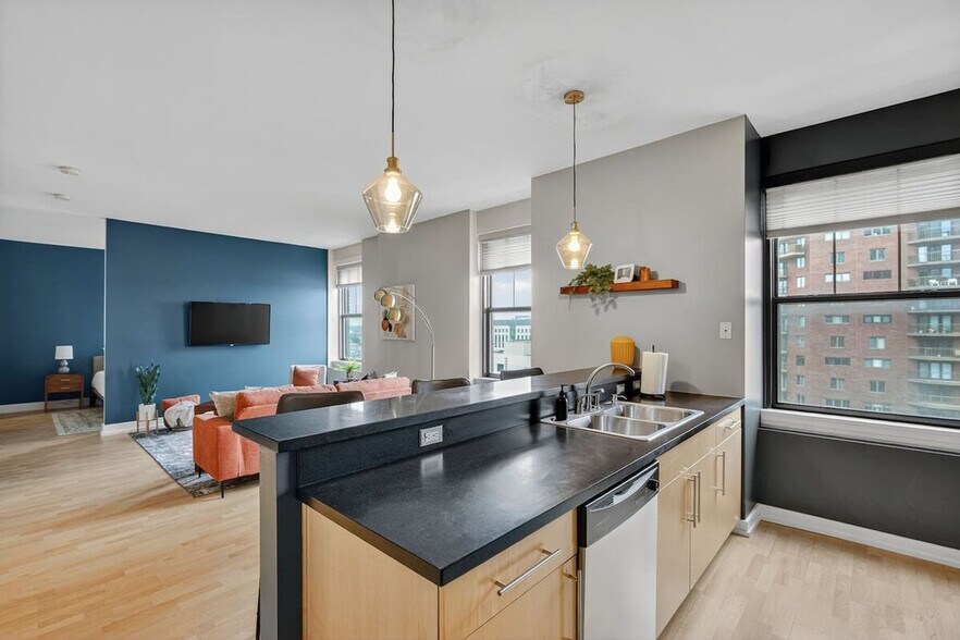 Building Photo - 400 Walnut St