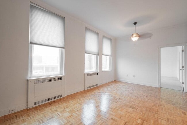 Building Photo - 212 E Clay St