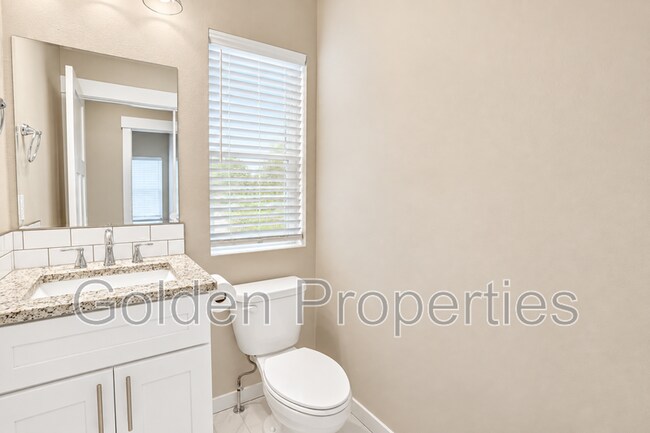 Building Photo - 12153 W Moorfield Ave