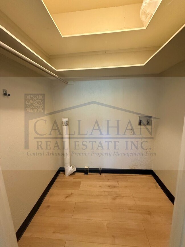Building Photo - 5422 Hawthorne Rd