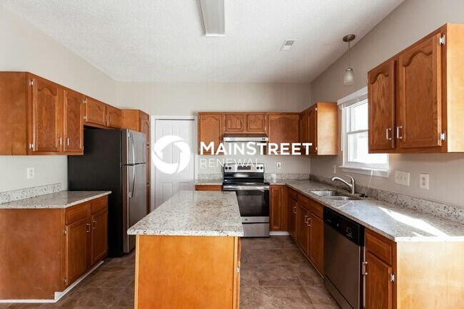 Building Photo - 4 Bedroom Pet-Friendly Home in Charlotte, NC with Main Street Renewal