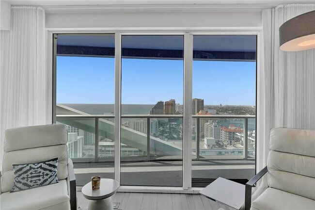 Building Photo - 3101 Bayshore Dr