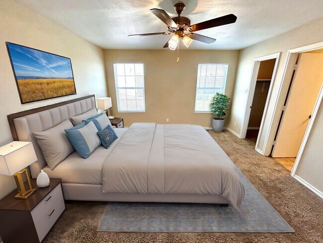 Building Photo - AVAILABLE NOW! 3 Bedroom 2.5 Bathroom Town...