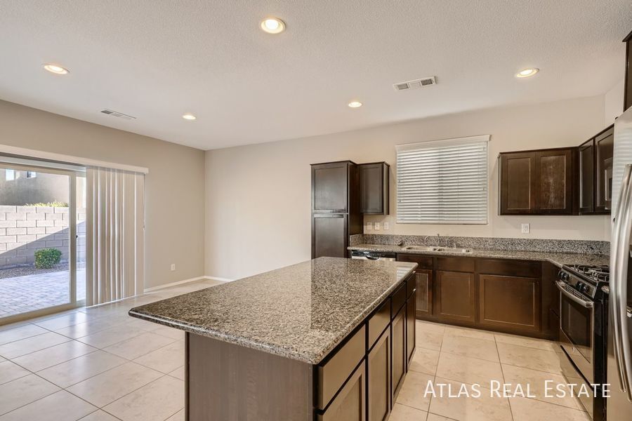 Building Photo - 10646 Mt Blackburn Ave