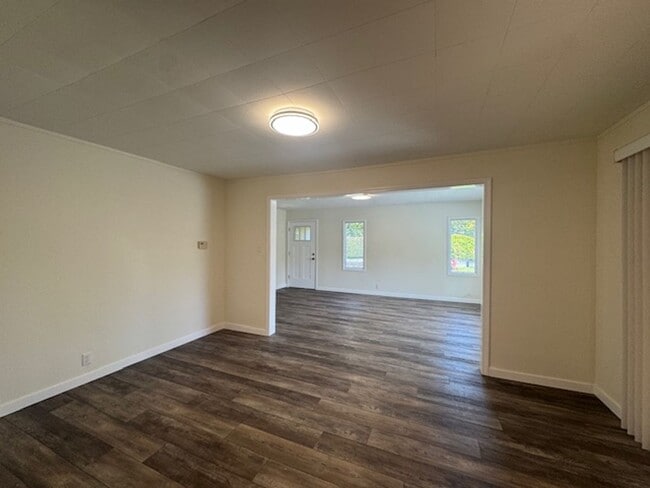 Building Photo - Beautiful 4 bedroom CUTTEN home