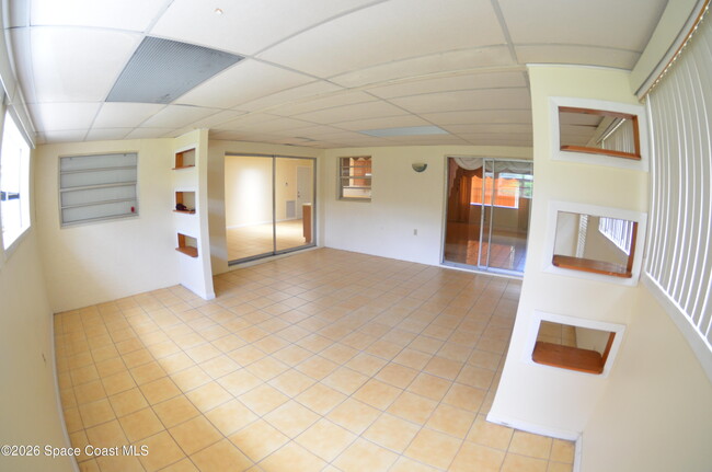 Building Photo - 300 Darrow Ave