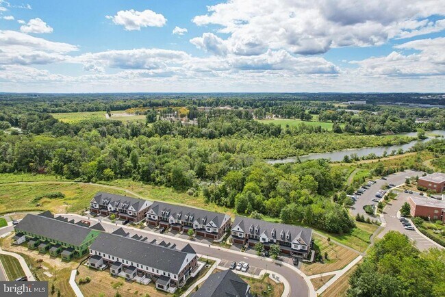 Building Photo - 45 Riverwalk