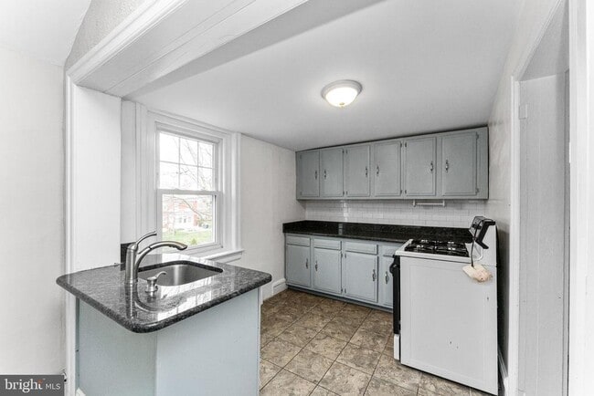 Building Photo - 255 Noble St