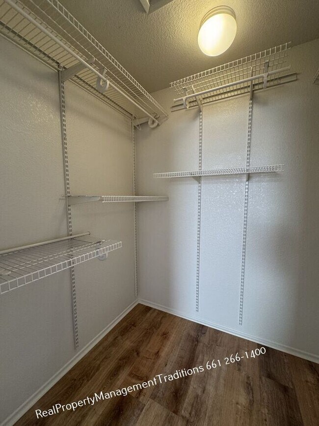 Building Photo - charming 3+2 in Lancaster