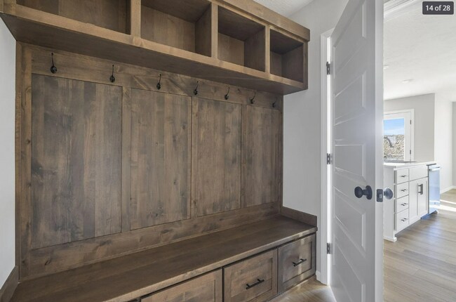 Building Photo - GORGEOUS 4 BED 2 BATH