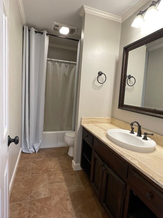 Building Photo - Welcome to this Beautiful 3 Bedroom 2 Bath...