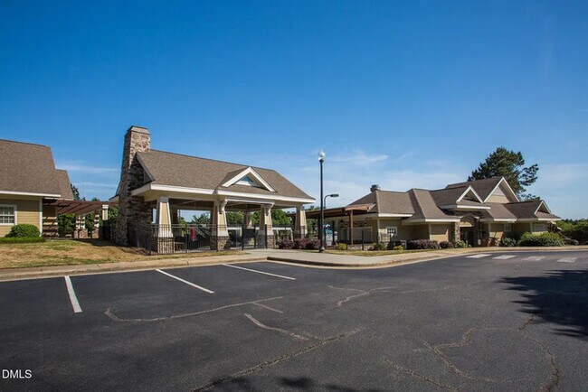 Building Photo - Lease OR Lease to Own