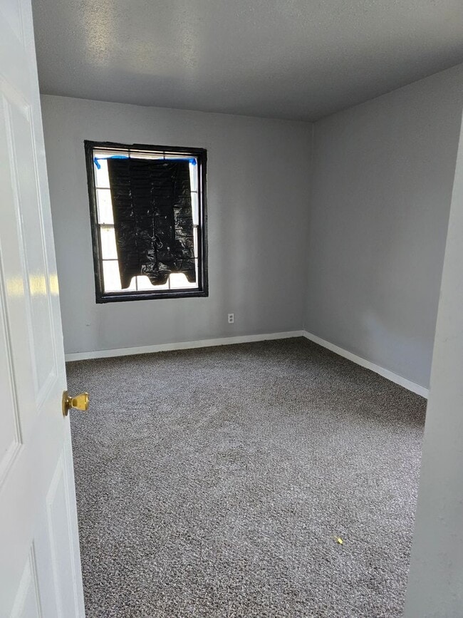 Building Photo - LIMITED TIME**NO APPLICATION FEE**1/2 OFF ...