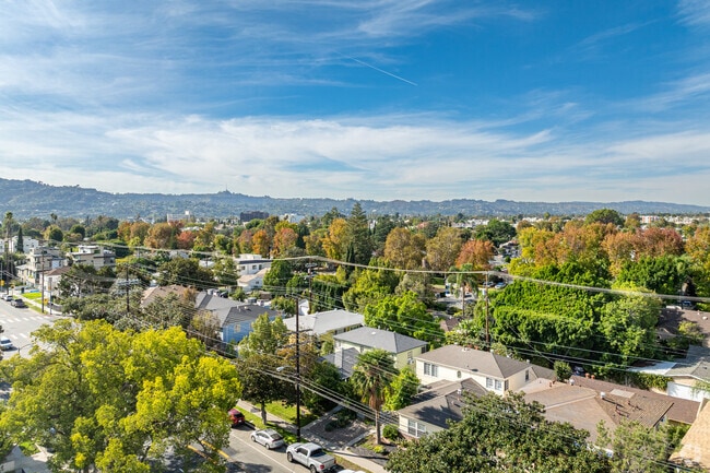 Building Photo - 5025 Cahuenga Blvd