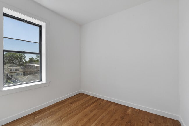 Building Photo - 3025 W Irving Park Rd