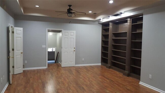 Building Photo - 3885 Waterford Dr