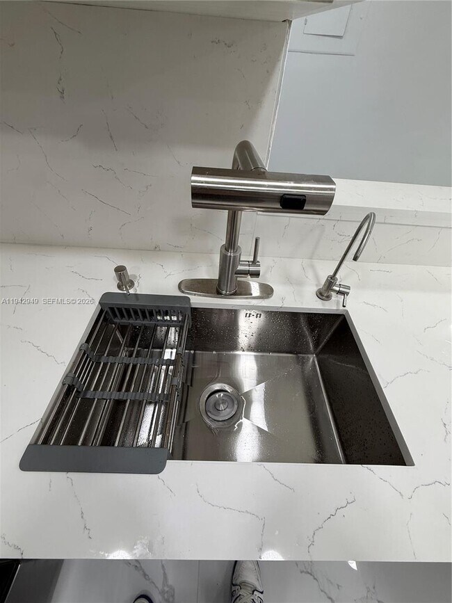 Building Photo - 9937 Nob Hill Pl