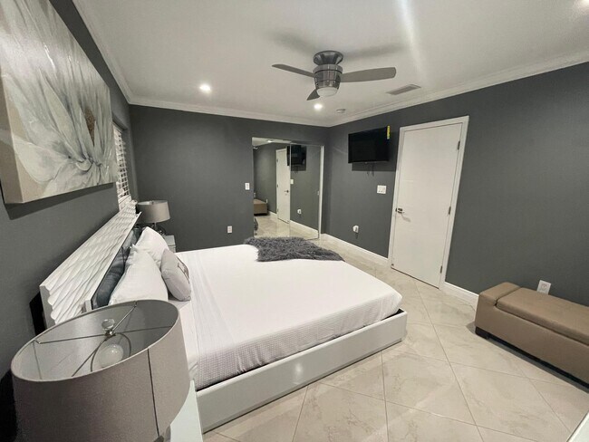 Building Photo - 584 Vossler Ave