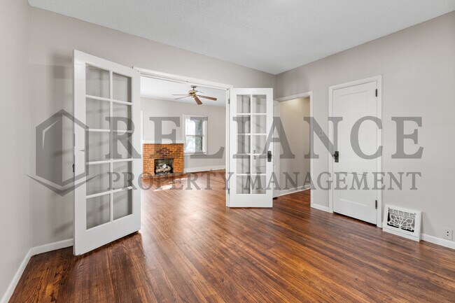 Building Photo - 1007 N Yale Ave