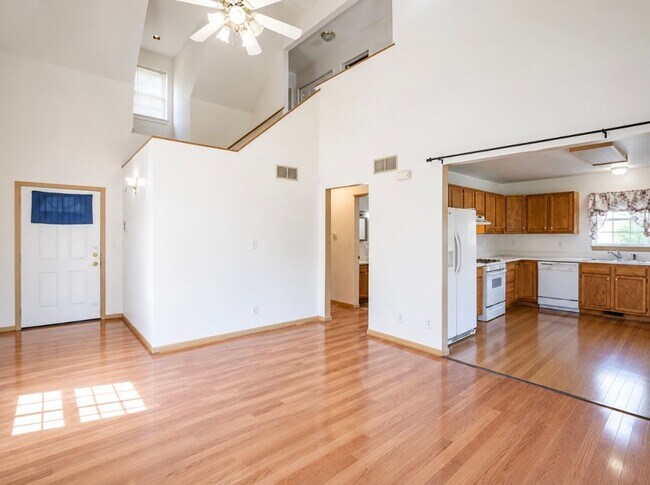 Building Photo - 1332 Grand Ave