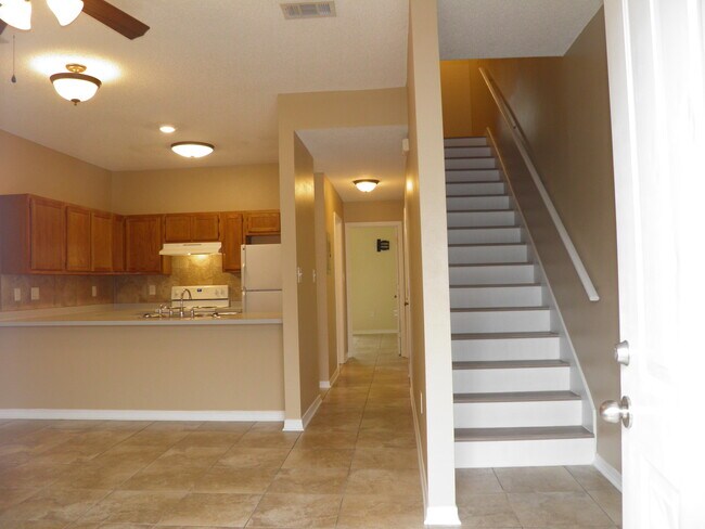Building Photo - 1843 Whispering Oaks Ln