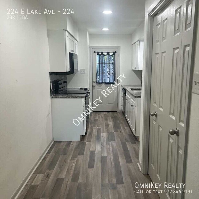 Building Photo - 224 E Lake Ave