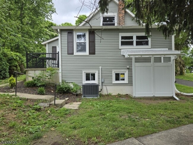 Building Photo - 439 Victory Ave
